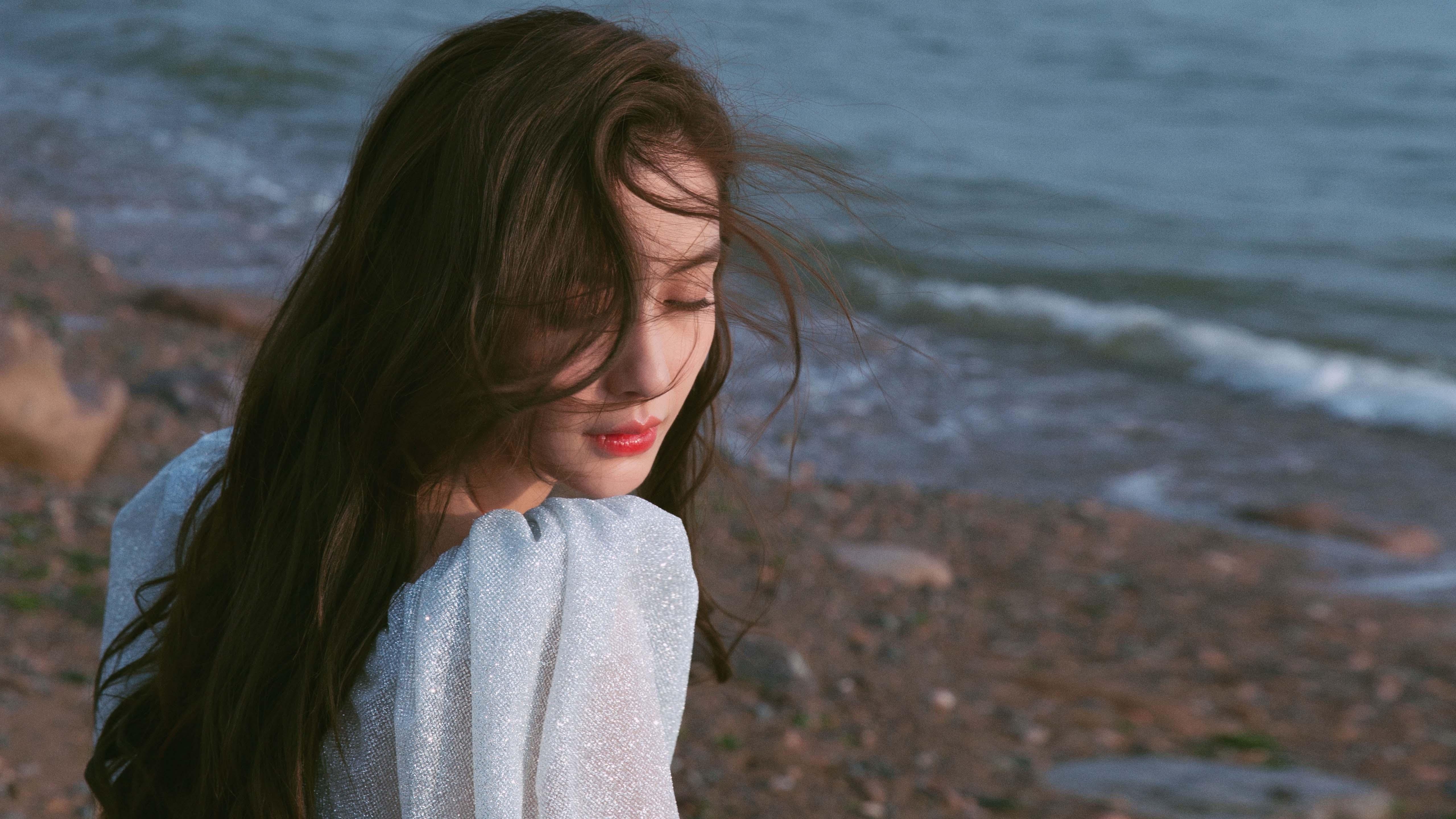 球员持球后的节奏起跳是否影响命中率,持球跳起被对方按下算走步吗